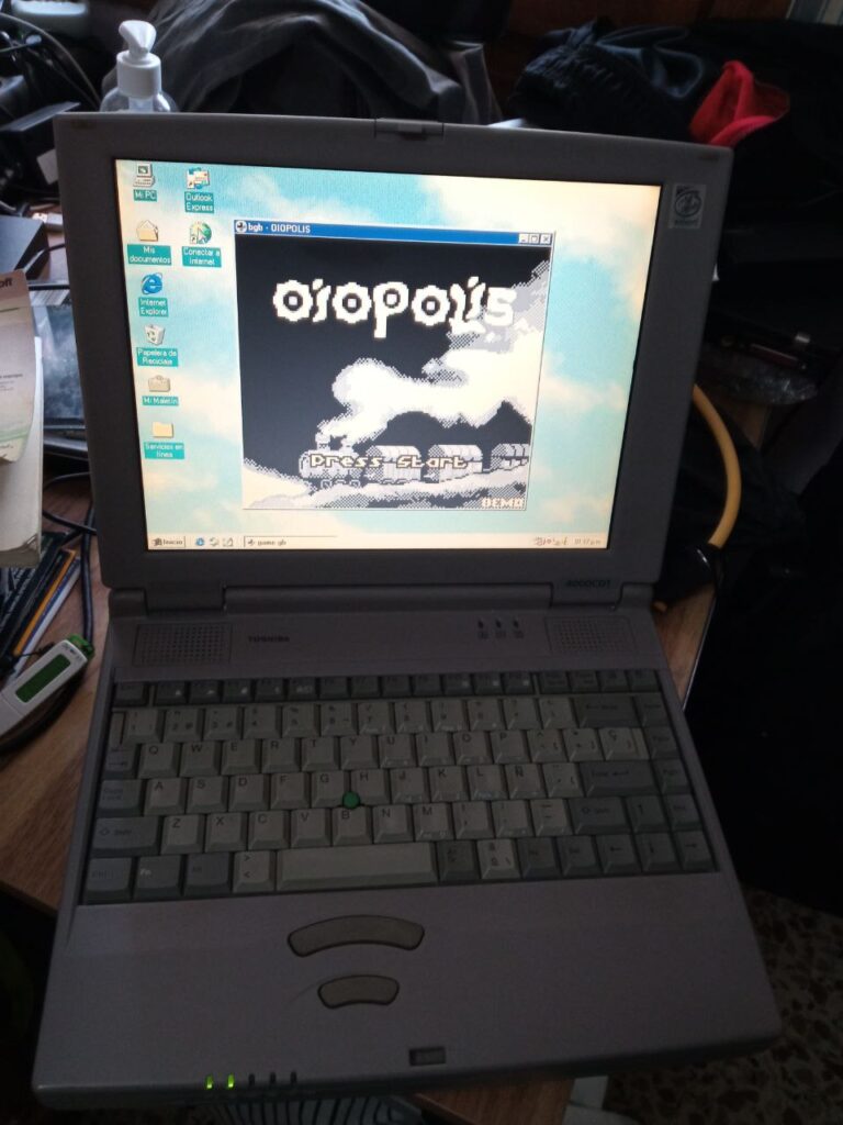 Picture of the Toshiba Satellite running OIOPOLIS via the bgb emulator.